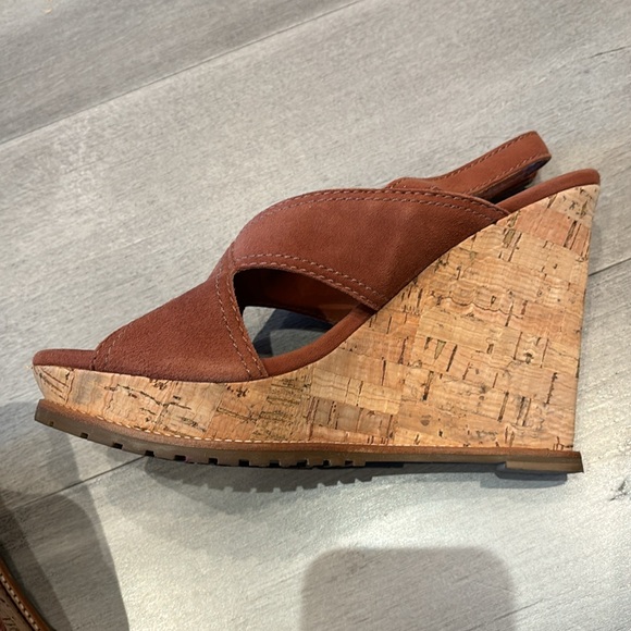 DVF size 8.5 tan suede wedge sandales - Picture 5 of 7